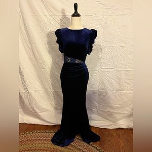 Little Mistress, blue velvet gown w/ lace cutout, rouched at hip, slit. Sz 2